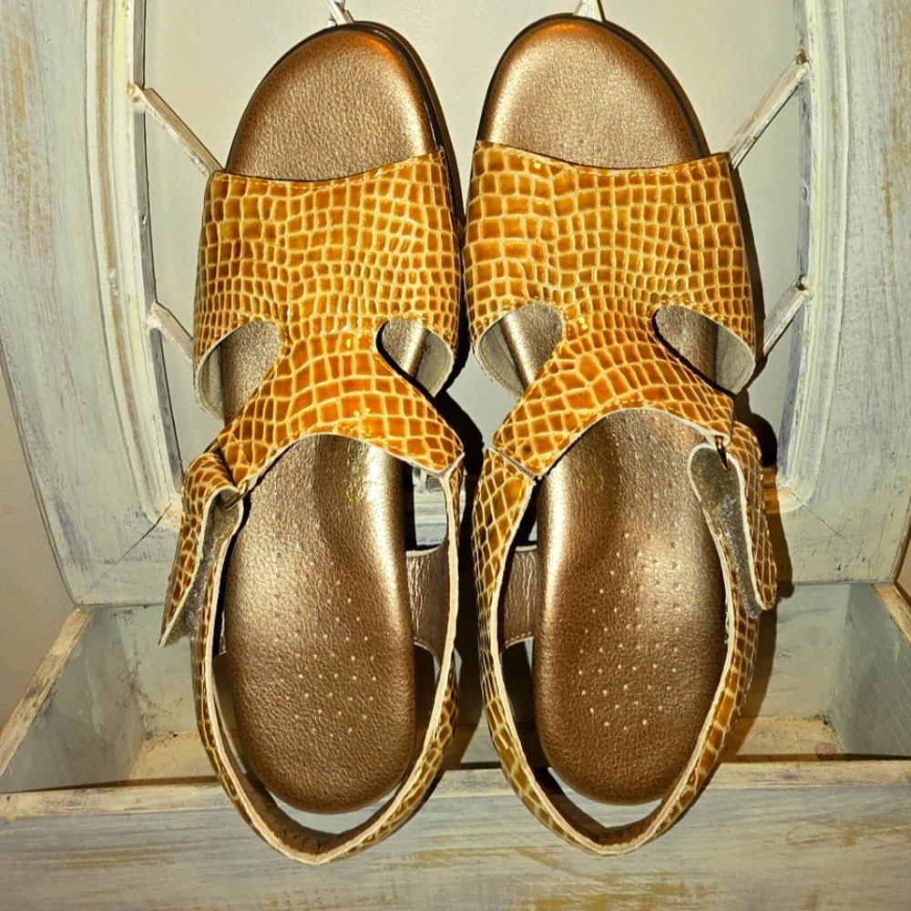 SAS Snake Print Shoes, sz 7.5